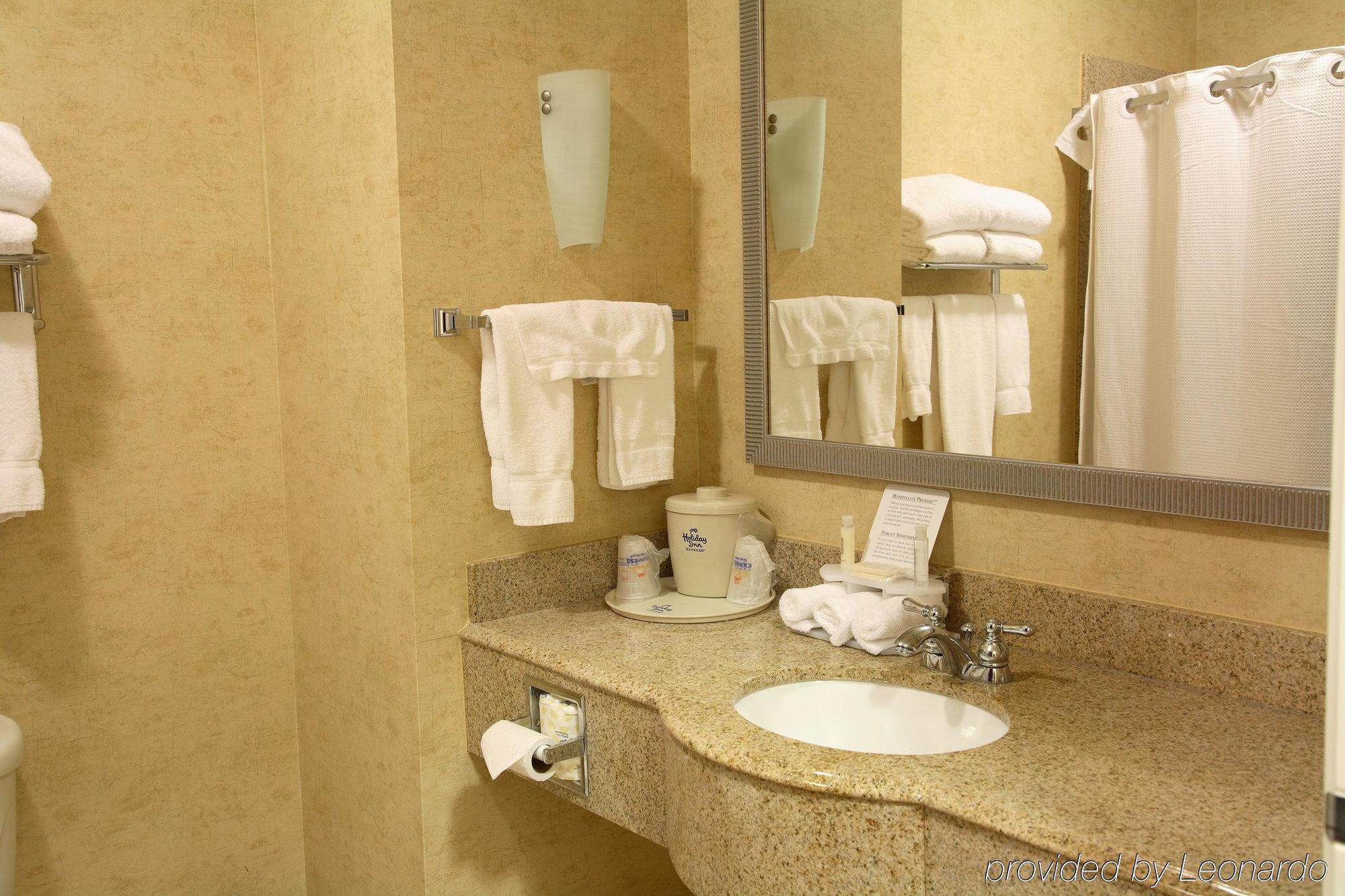 Holiday Inn Express Hotel And Suites Orange, An Ihg Hotel Номер фото